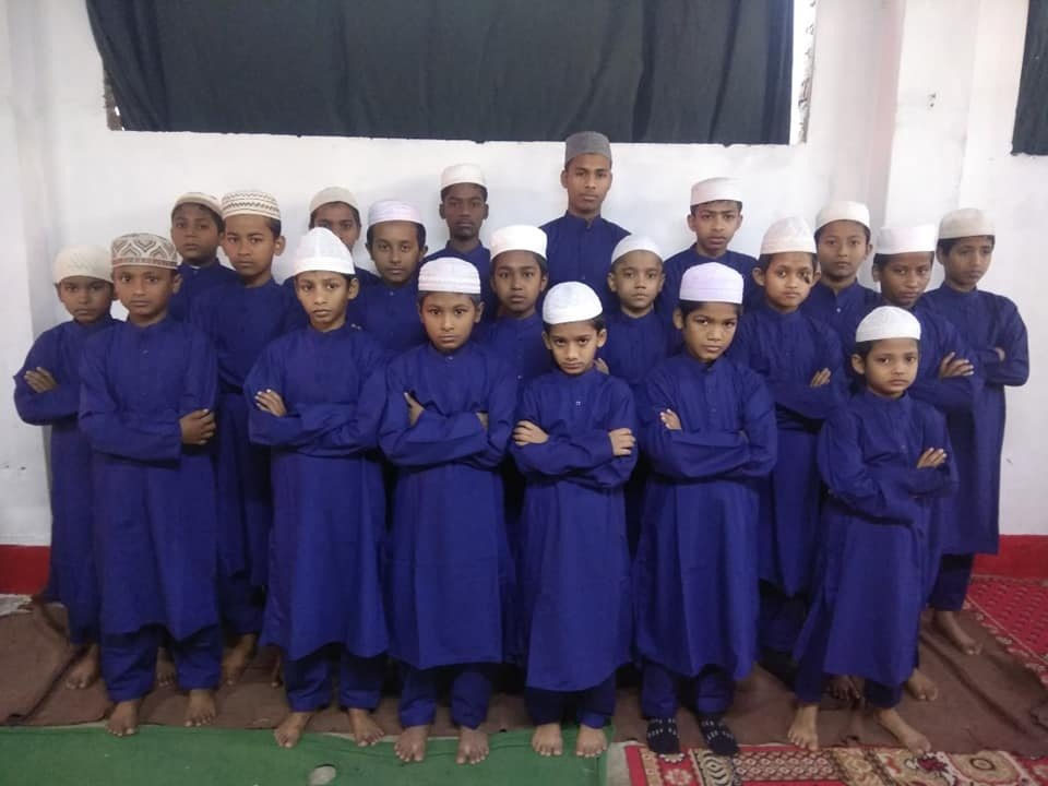 এতিম শিশুদের সহায়তা করুন